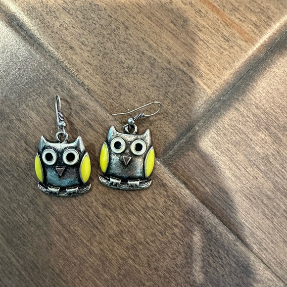 Jewelry - Owl earrings- silver color and yellow detail